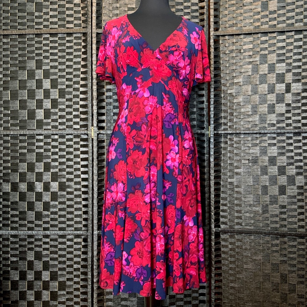 Beautiful, vibrant Floral Dress by Chaps with flutter sleeves, lots of stretch!